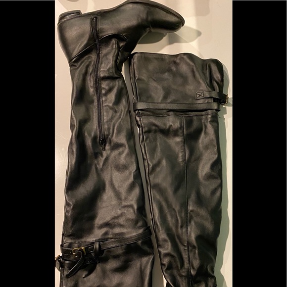 A beautiful black over the knee boots - Picture 2 of 2